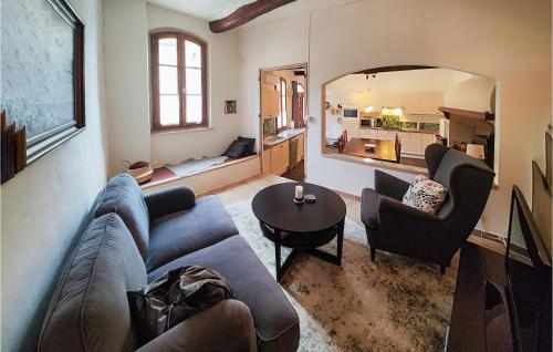 Awesome home in Servian with 2 Bedrooms