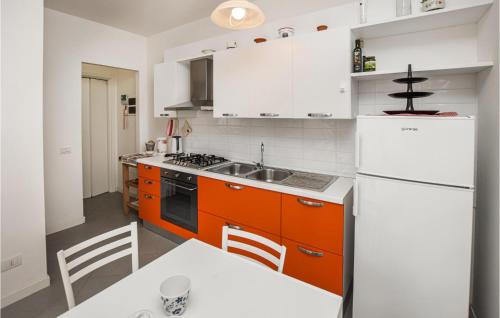 virtuve, Beautiful Apartment In Magliolo in Magliolo