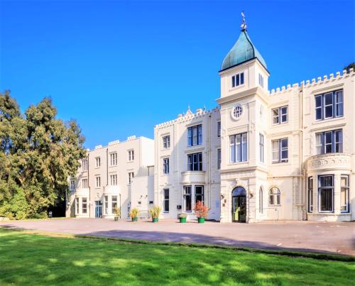 Botleigh Grange Hotel - Pool & Spa under renovation - Southampton