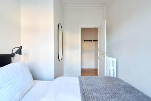 Large & Stylish Flats in Trendy & Vibrant Neighbourhood Large & Stylish Flats in Trendy & Vibrant Neighbourhood