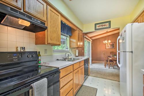 Bella Vista Home Base Near Mtn Biking and Golf! - image 10