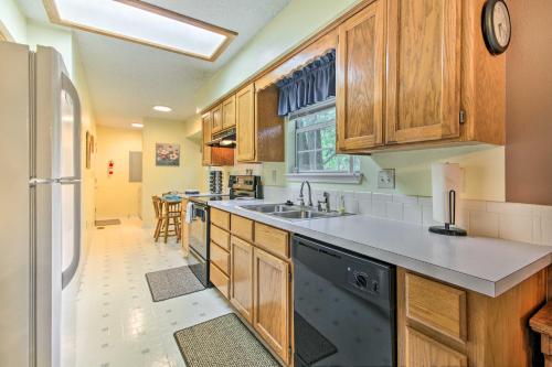 Bella Vista Home Base Near Mtn Biking and Golf! - image 12