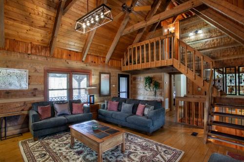 Wildwood Den - Mountain View, Hot Tub & Game Room! in Gatlinburg, USA