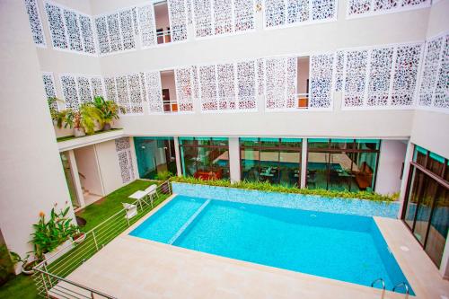 สระว่ายน้ำ, Hotel les Vallons in อาบิดจัน