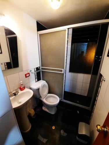 ฝักบัว, Departamento amoblado en Arequipa, Cerro Colorado - Plaza las Américas (Departamento amoblado en Arequipa, Cerro Colorado - Plaza las Americas) near สนามบินนานาชาติโรดริเกซ บายอน