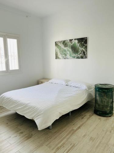  Halo - Beachside Apartment With Spacious Patio in San Roque