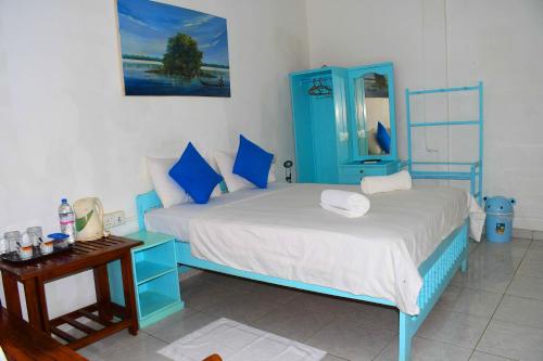 Double Room with Balcony image 7