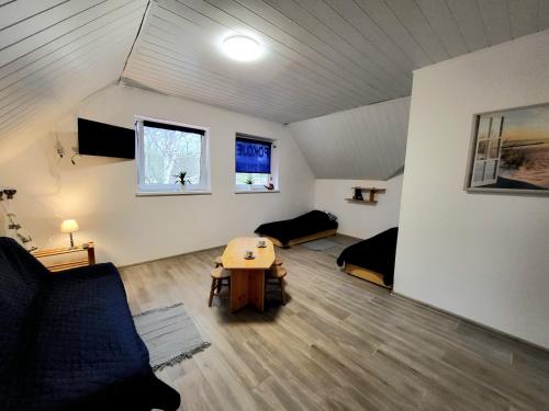 2 twin beds, 1 sofa bed