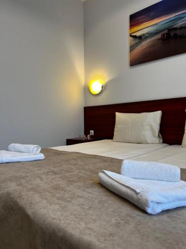 2 twin beds