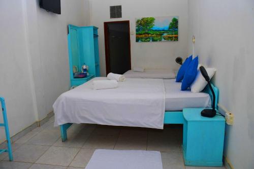 Triple Room with Sea View image 5
