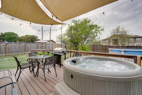San Antonio Home with Hot Tub - 1 Mi to SeaWorld in San Antonio, USA