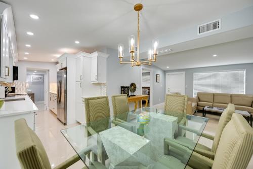 ‘Pelican Nest’, Tropical Naples Villa w/ Pool in Kelet-Naples