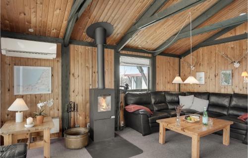  3 Bedroom Stunning Home In Blokhus in Blokhus