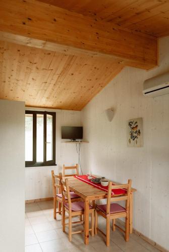 1 king bed, 1 sofa bed