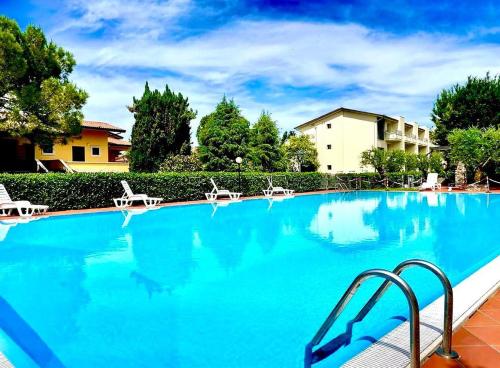 Apartment with Lake View