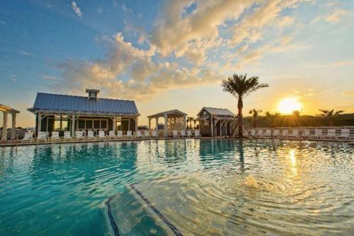 Waters Edge Luxury Beach Retreat with Many Amenities in Port Aransas, USA