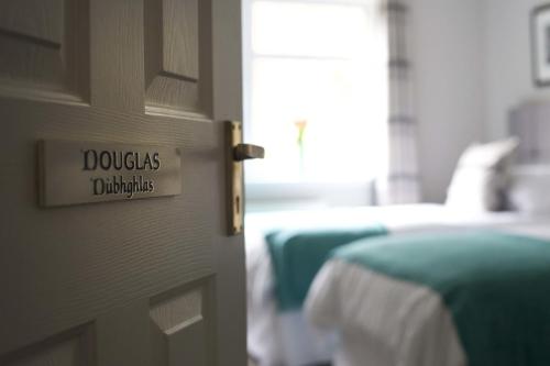 2 twin beds