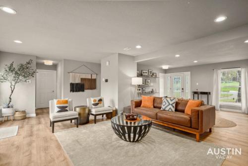 Entire Eastside Home w Space to Entertain and Yard in Austin, USA