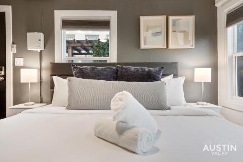 Prime Location w King Accommodations Near Downtown in Austin, USA