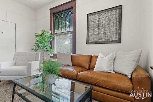 Cozy Mid-Century Modern Vibes in Central Location in Austin, USA