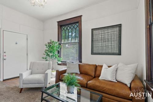 Cozy Mid-Century Modern Vibes in Central Location in Austin, USA