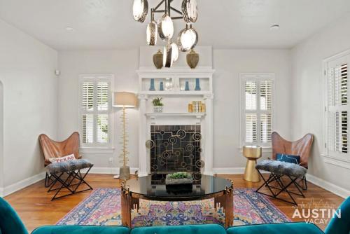 Vibrant, Quirky Home with Hot Tub Near S Congress in Austin, USA