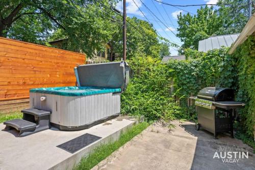 Vibrant, Quirky Home with Hot Tub Near S Congress in Austin, USA