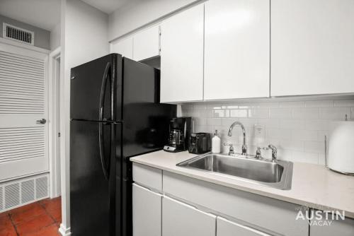 Enjoy Central Austin King Bed Smart TV and AC in Austin, USA