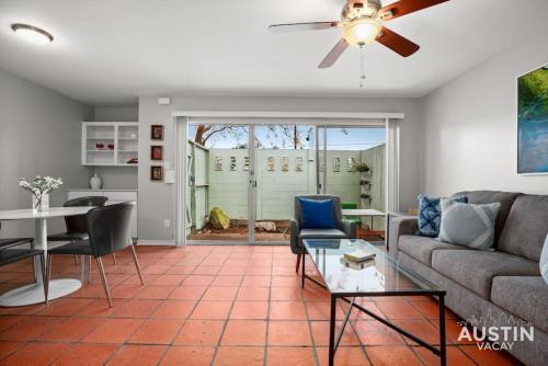 Enjoy Central Austin King Bed Smart TV and AC in Austin, USA