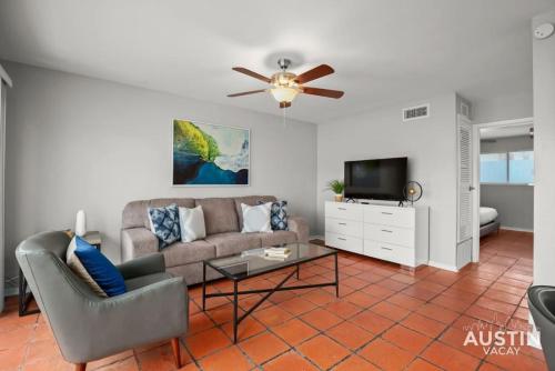Enjoy Central Austin King Bed Smart TV and AC in Austin, USA