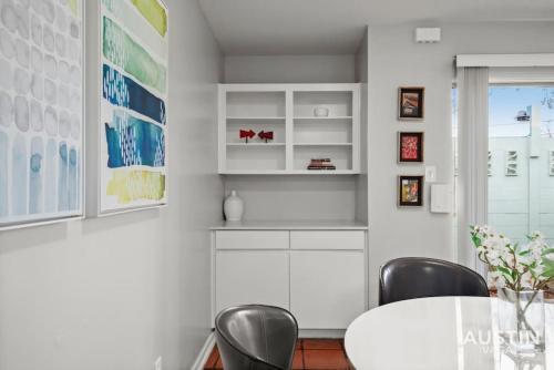 Enjoy Central Austin King Bed Smart TV and AC in Austin, USA
