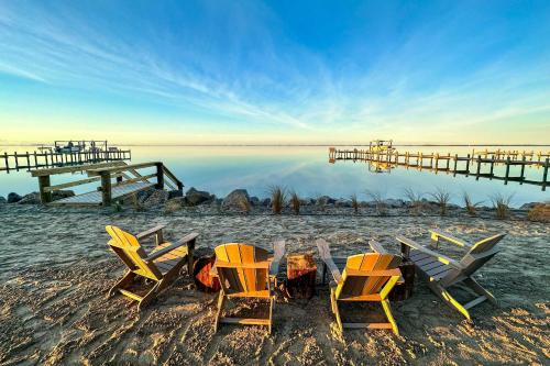 Waterview Home w/ Sunset & Lighthouse Views in Harkers Island (NC)