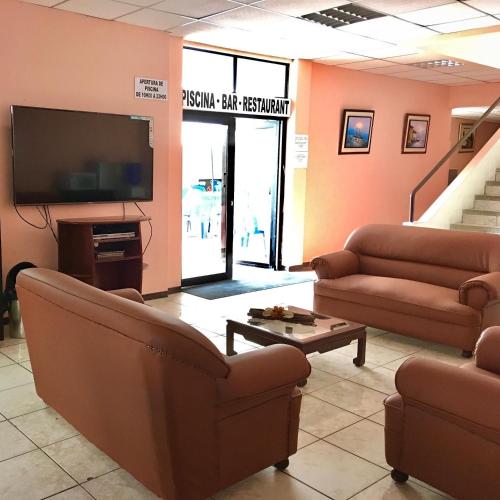 Hotel Dorado Inn – Salinas, VA