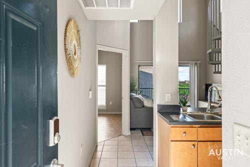 Cute and Comfy Apartment by The University of Texas in Austin, USA