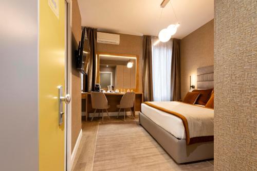 Royal Rooms - Via Del Corso - main image