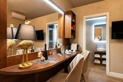 Royal Rooms - Via Del Corso - image 4