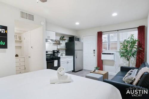 Cozy Newly Renovated King Sofa Bed and Smart TV in Austin, USA