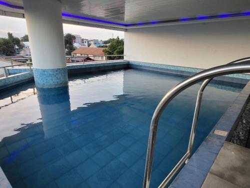 Sheryll Escapes - Kandi Tower 3 premium loft 1BR on 8th floor with 2CR & 2 balconies, Angeles (fotografie 3)