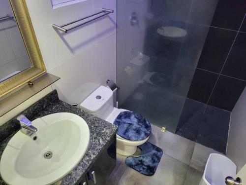 Sheryll Escapes - Kandi Tower 3 premium loft 1BR on 8th floor with 2CR & 2 balconies, Angeles (fotografie 4)
