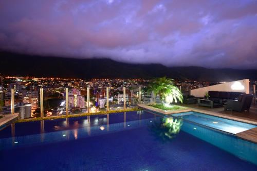 Swimming pool, Pestana Caracas Premium City & Conference Hotel in Santa Eduvigis