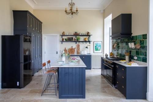 Cuina, Refurbished Chateau Sleeps 20 with Luxury Pool in Seissan