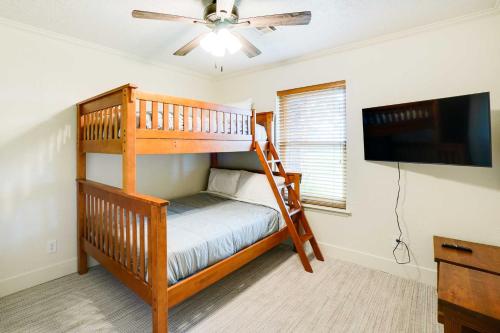 Airy Secluded Country Home Near Medicine Park - image 12