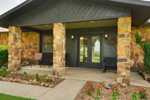 Airy Secluded Country Home Near Medicine Park - image 5