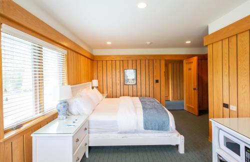 The Leland Lodge