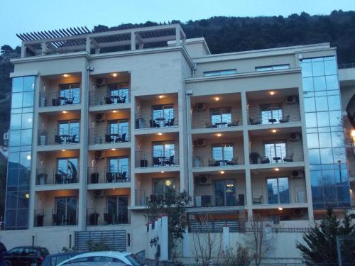 Intrare, Apartments and Rooms Grand Palazzo in Budva