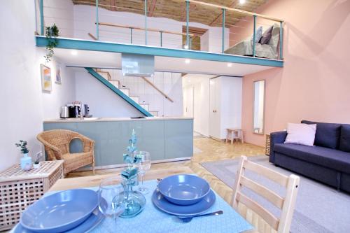 Awesome Budapest Downtown Studio w Balcony & Free Private Parking, Budapeszt