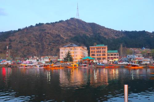 House Boat New Pala Palace