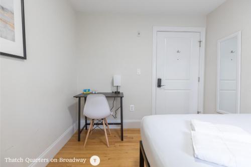West Broadway Quarters by Thatch - image 11