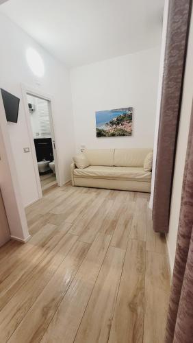 Deluxe King Suite image 6