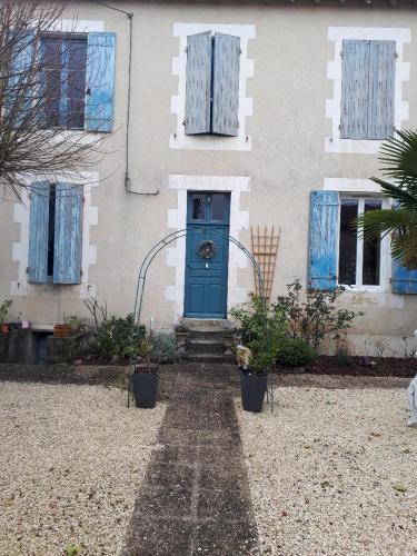 Beautiful Four Poster Double Room with en-suite, Nouvelle Aquitaine, France